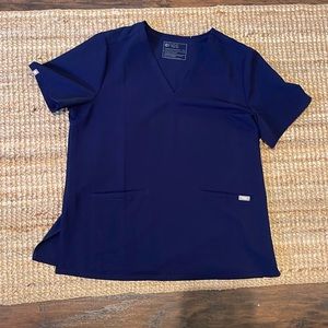 FIGS Casma Three Pocket Scrub Top- Navy